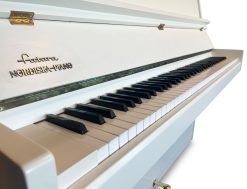 Akustiskt piano Nordiska Piano modell Futura - Pianomagasinet