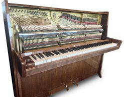 Akustiskt piano Petrof modell 114 - Pianomagasinet